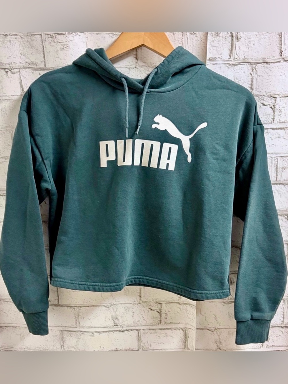 PUMA - CROPPED FOREST GREEN HOODIE
